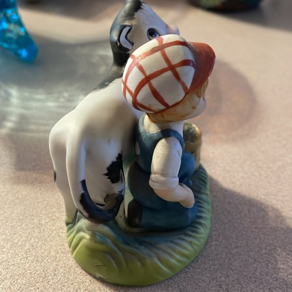Little boy with cow figurine - Picture 4 of 5